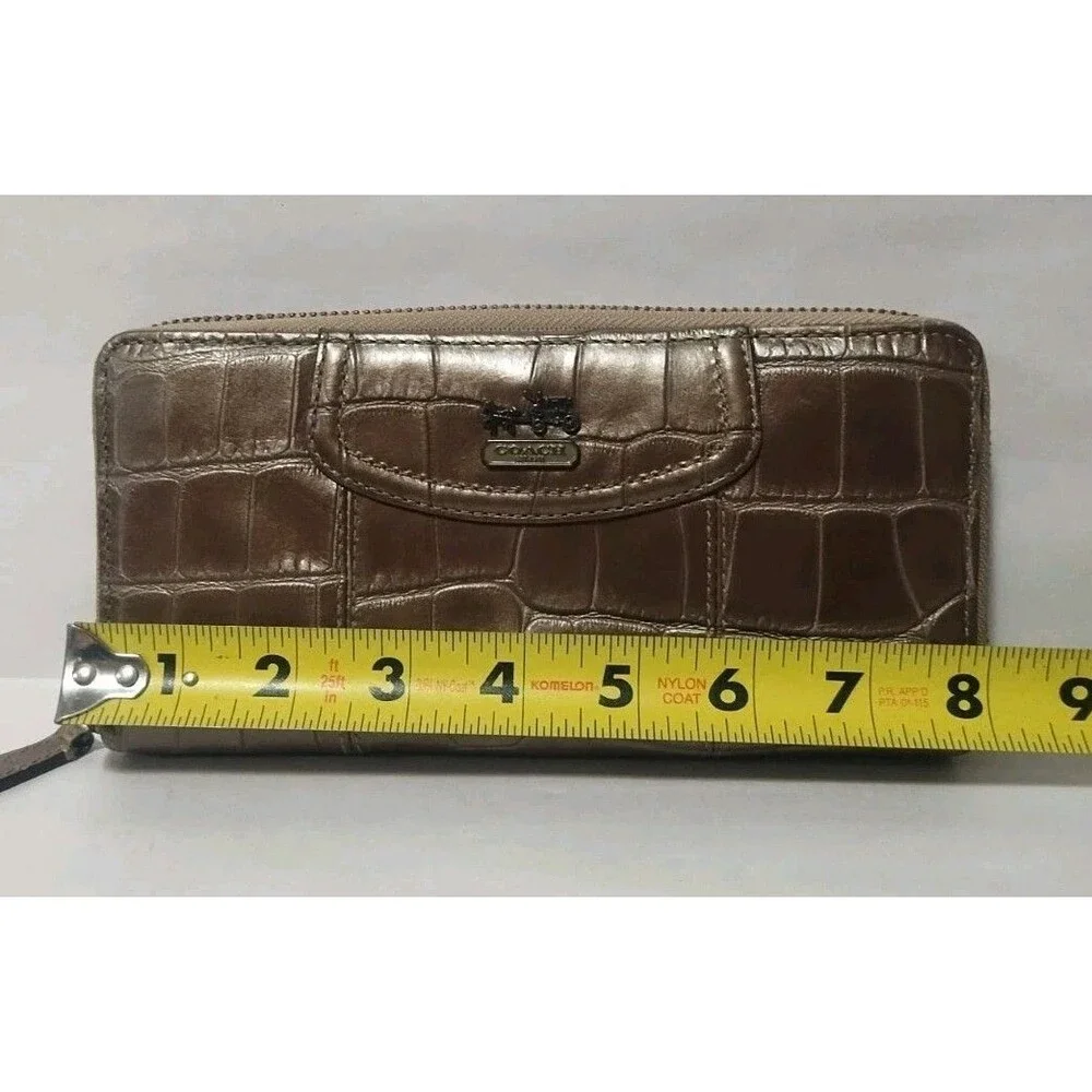 COACH Accordion Madison Authentic Wallet Zipper Closure Brown
